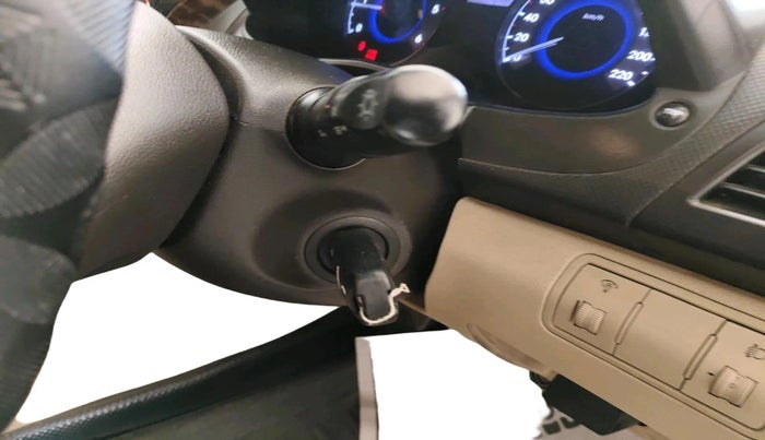 2012 Hyundai Verna FLUIDIC 1.6 CRDI SX, Diesel, Manual, 1,56,069 km, interior