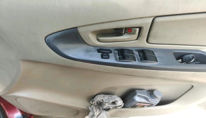 2007 Toyota Innova G4 2.5 7 STR, Diesel, Manual, 2,26,461 km, interior