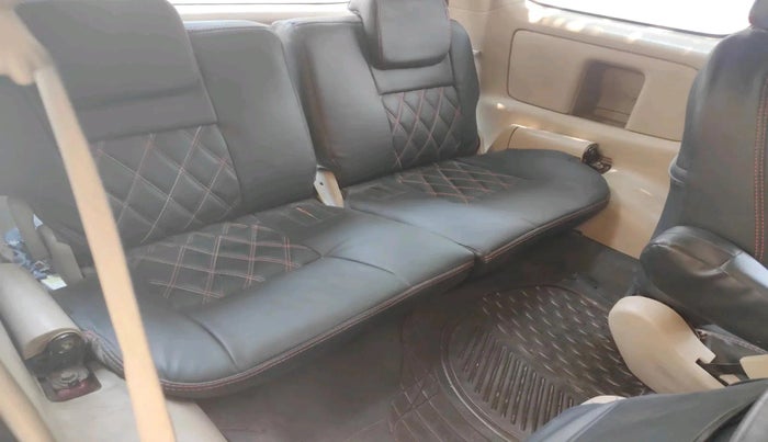 2007 Toyota Innova G4 2.5 7 STR, Diesel, Manual, 2,26,461 km, interior