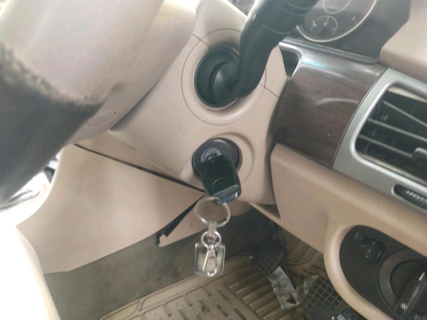 2013 Tata Safari Storme 2.2 VX 4X4, Diesel, Manual, 1,63,728 km, interior
