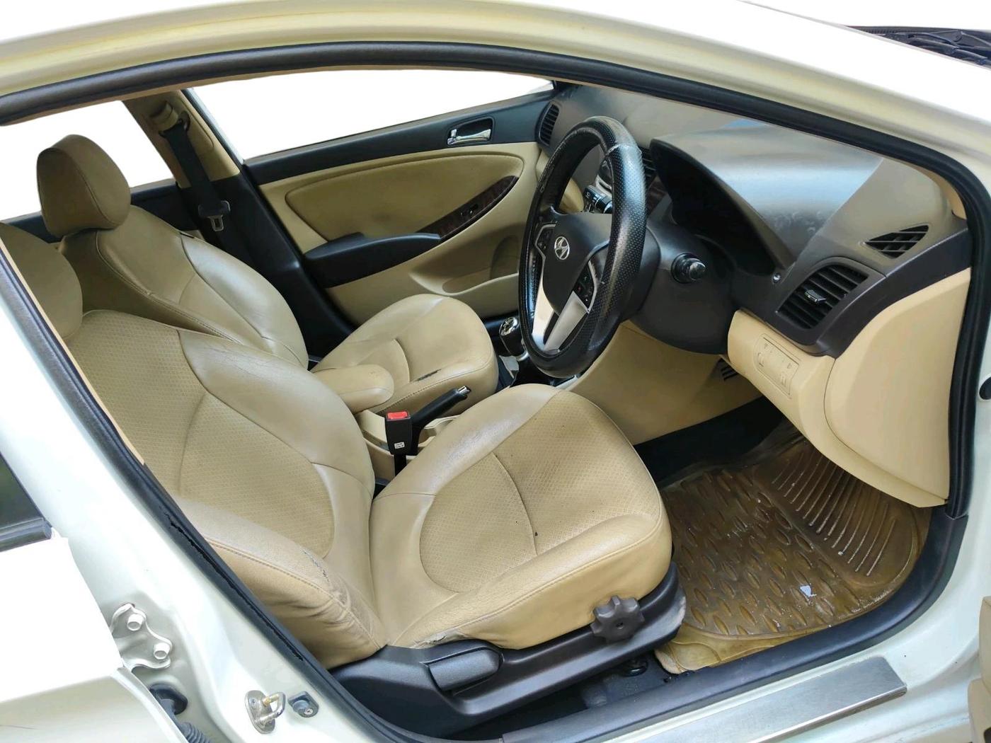 2011 Hyundai Verna FLUIDIC 1.6 VTVT SX, Petrol, Manual, 1,12,561 km, interior
