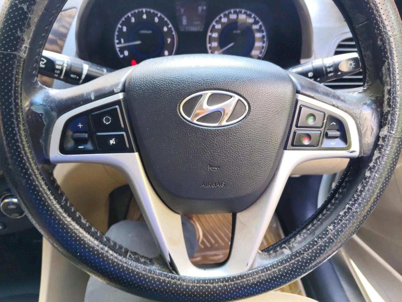 2011 Hyundai Verna FLUIDIC 1.6 VTVT SX, Petrol, Manual, 1,12,561 km, interior