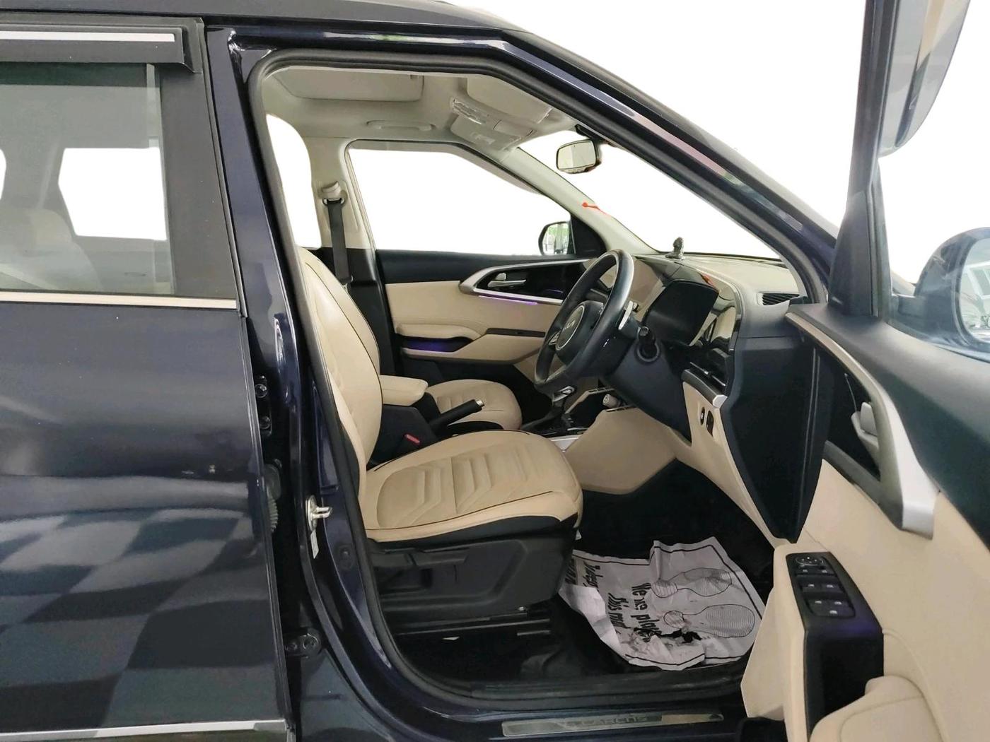 2023 KIA CARENS LUXURY PLUS 1.5 PETROL DCT 7 STR, Petrol, Automatic, 52,168 km, interior
