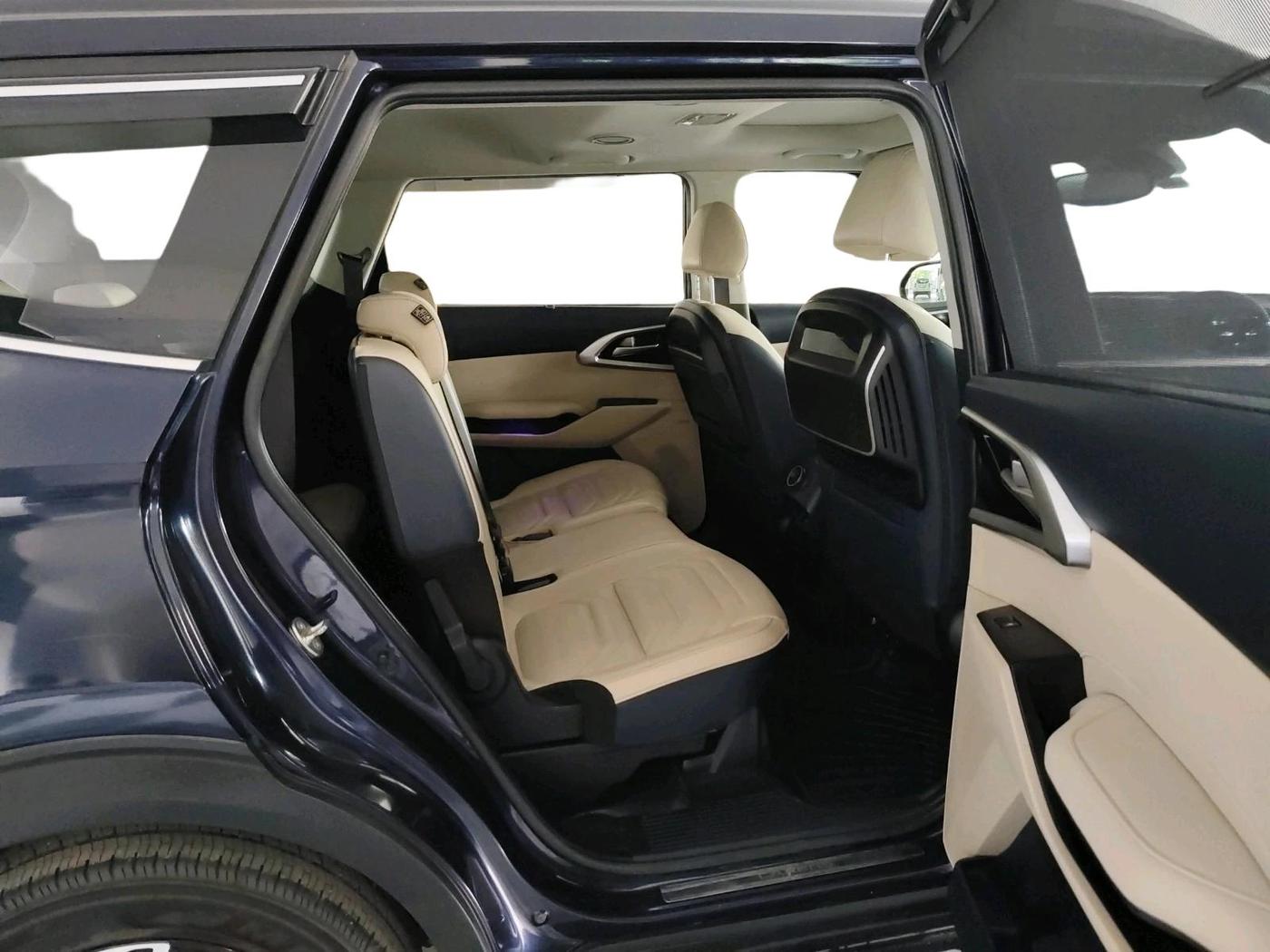 2023 KIA CARENS LUXURY PLUS 1.5 PETROL DCT 7 STR, Petrol, Automatic, 52,168 km, interior