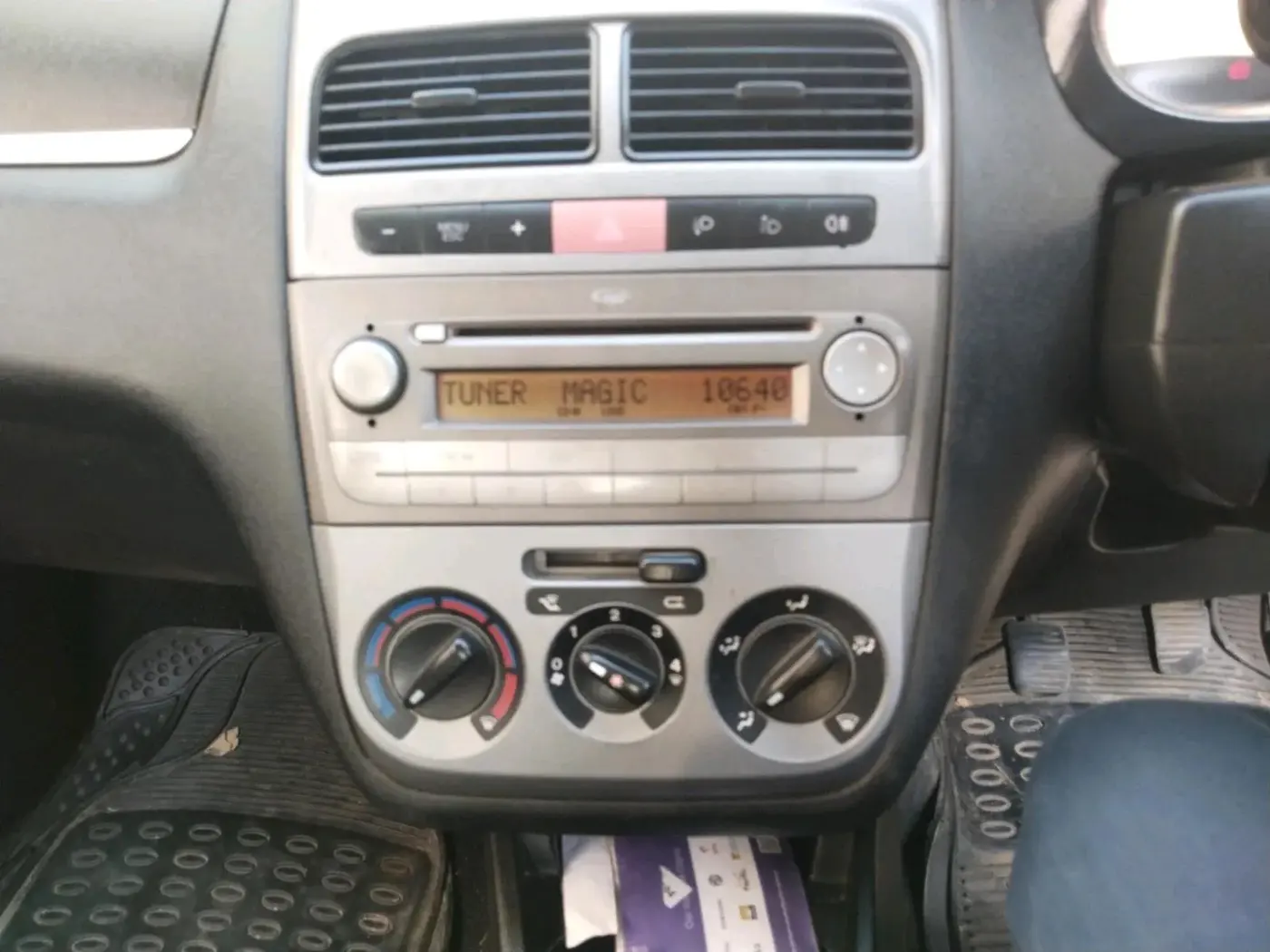 2012 Fiat Grand Punto ACTIVE 1.3, Diesel, Manual, 2,10,099 km, interior