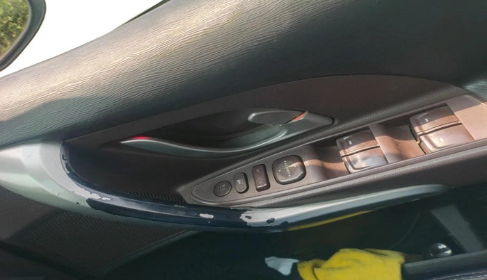 2012 Mahindra XUV500 W8, Diesel, Manual, 1,90,829 km, interior