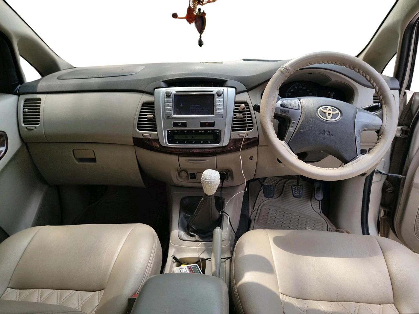 2013 Toyota Innova 2.5 VX 7 STR, Diesel, Manual, 2,65,265 km, interior