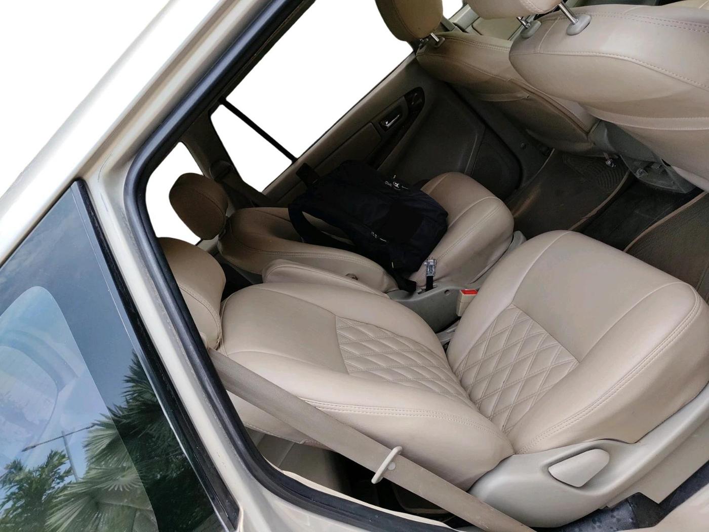 2013 Toyota Innova 2.5 VX 7 STR, Diesel, Manual, 2,65,265 km, interior