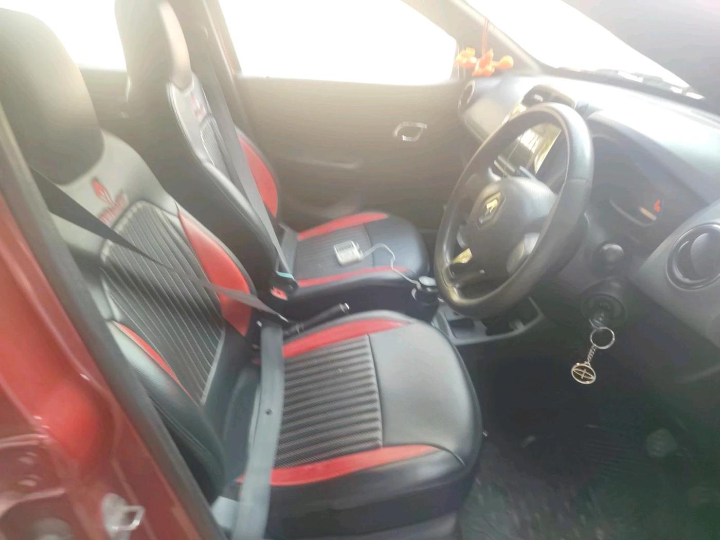 2019 Renault Kwid RXT 1.0 AMT (O), Petrol, Automatic, 64,781 km, interior