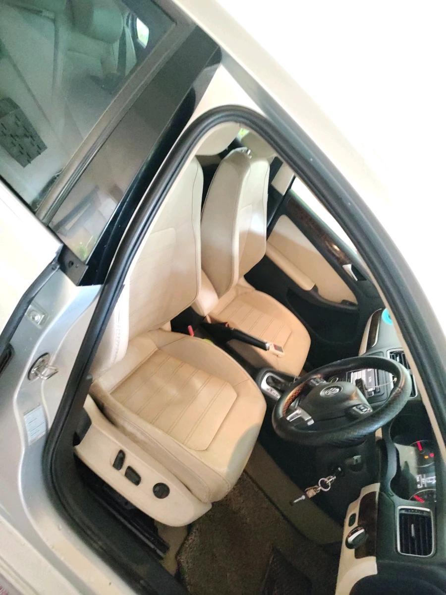 2011 Volkswagen Jetta HIGHLINE TDI AT, Diesel, Automatic, 1,29,620 km, interior