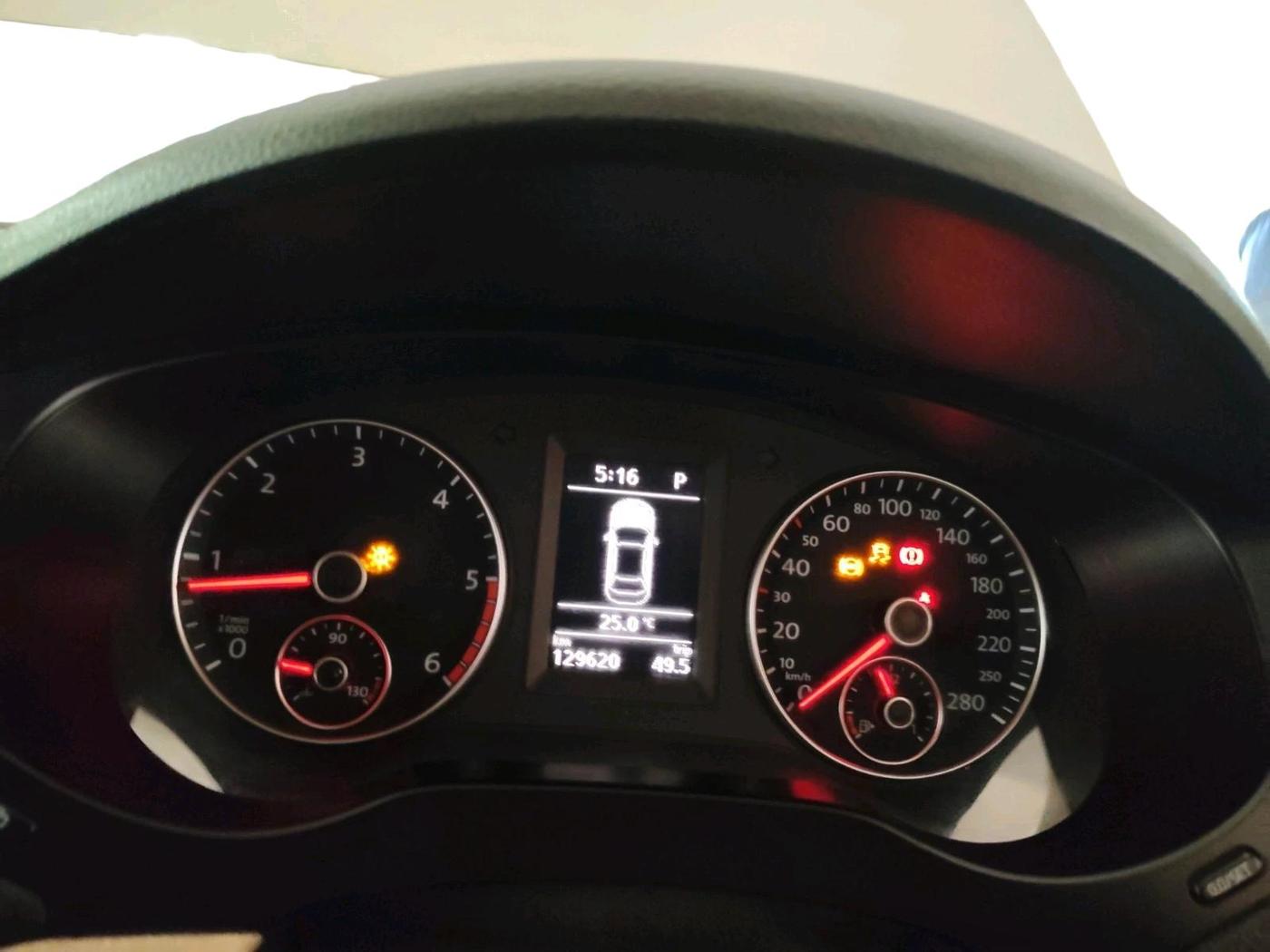 2011 Volkswagen Jetta HIGHLINE TDI AT, Diesel, Automatic, 1,29,620 km, interior
