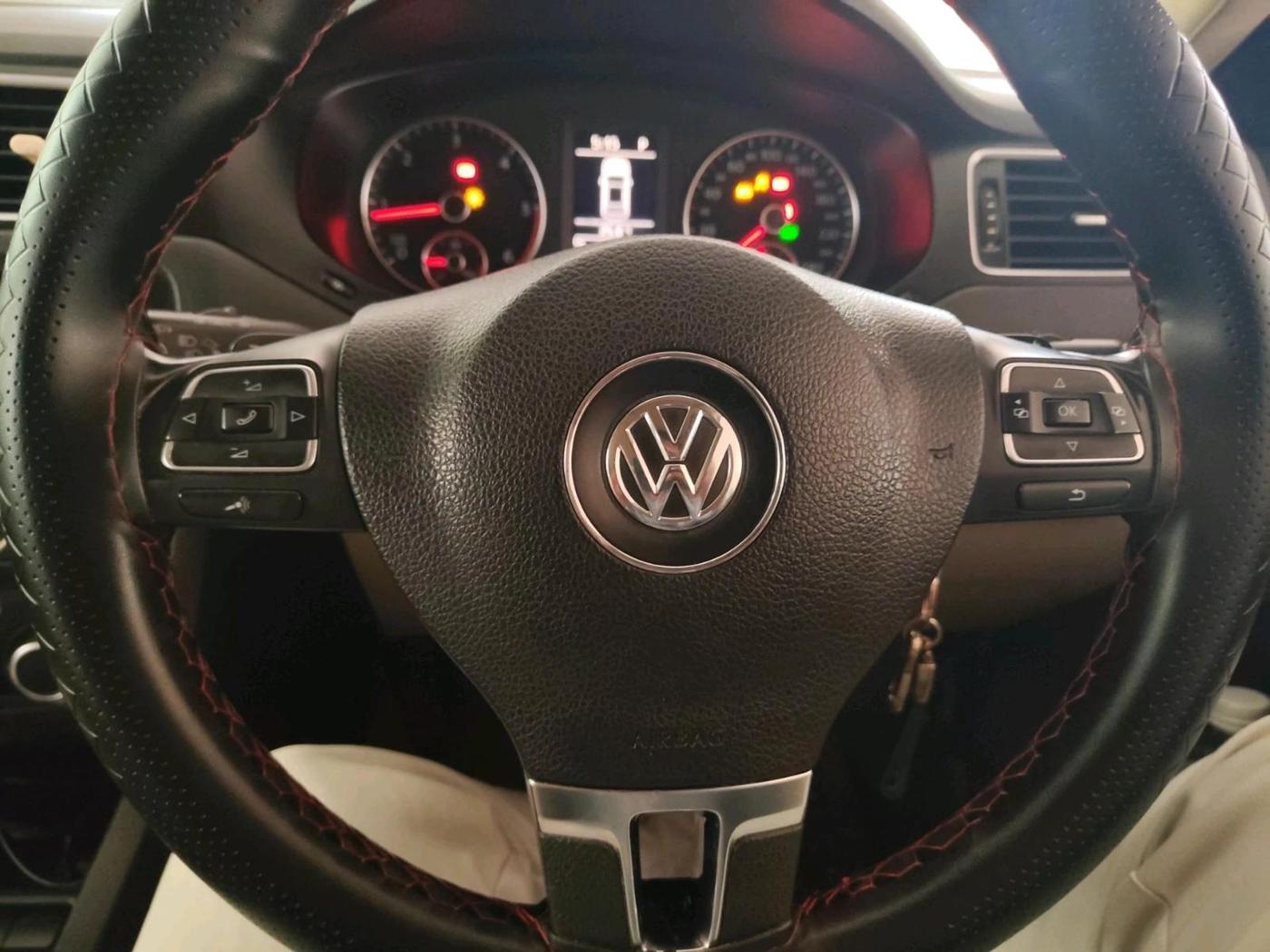 2011 Volkswagen Jetta HIGHLINE TDI AT, Diesel, Automatic, 1,29,620 km, interior