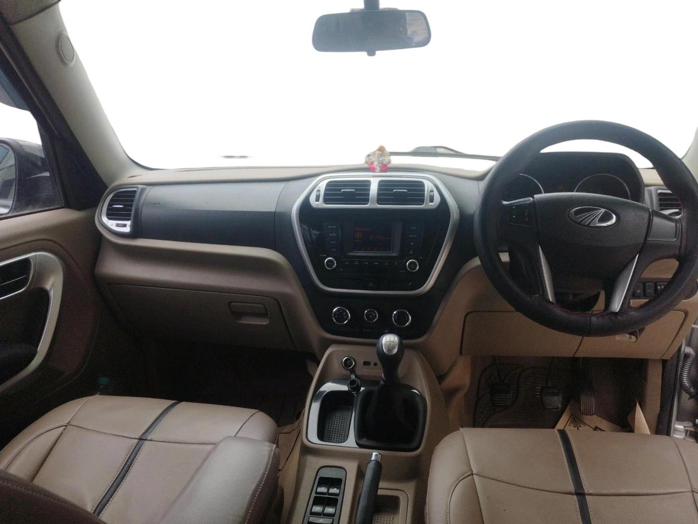 2018 Mahindra TUV300 T10, Diesel, Manual, 1,52,012 km, interior