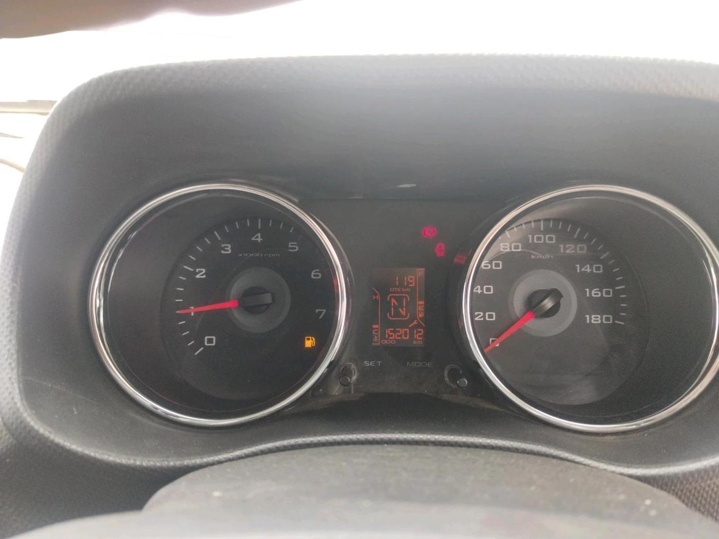 2018 Mahindra TUV300 T10, Diesel, Manual, 1,52,012 km, interior