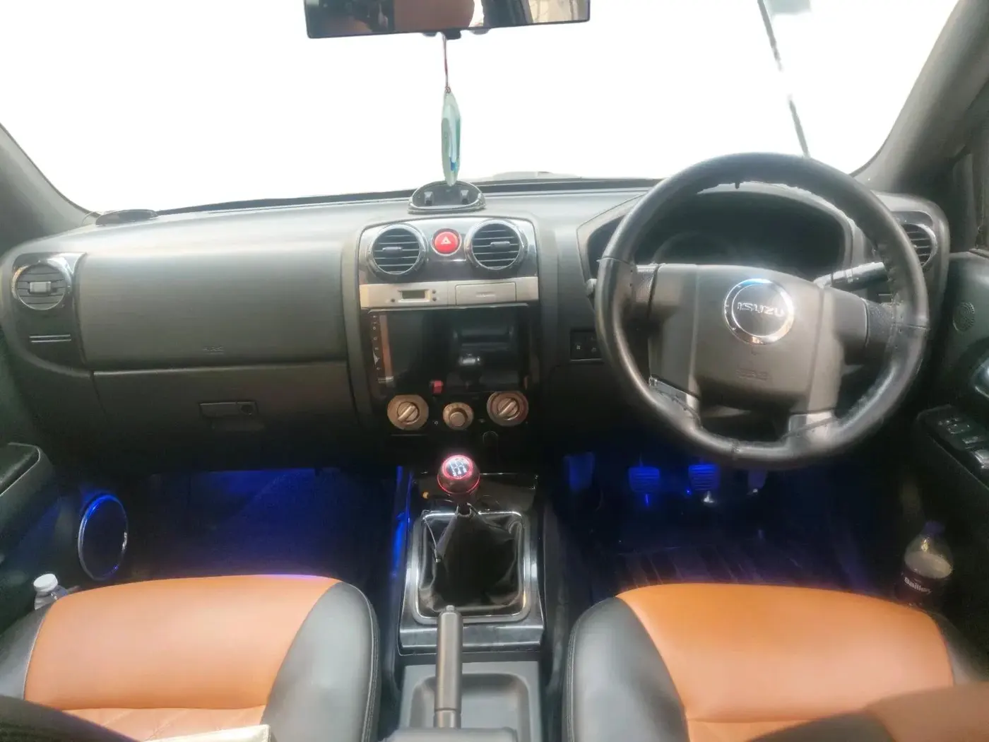 2013 ISUZU MU-7 4x2 MT, Diesel, Manual, 1,33,788 km, interior