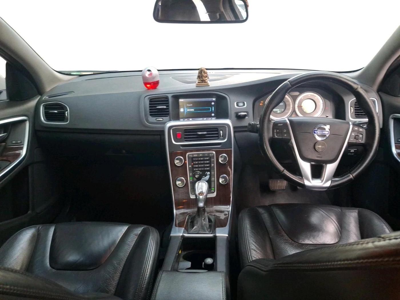 2013 Volvo S60 SUMMUM D5, Diesel, Automatic, 1,08,754 km, interior