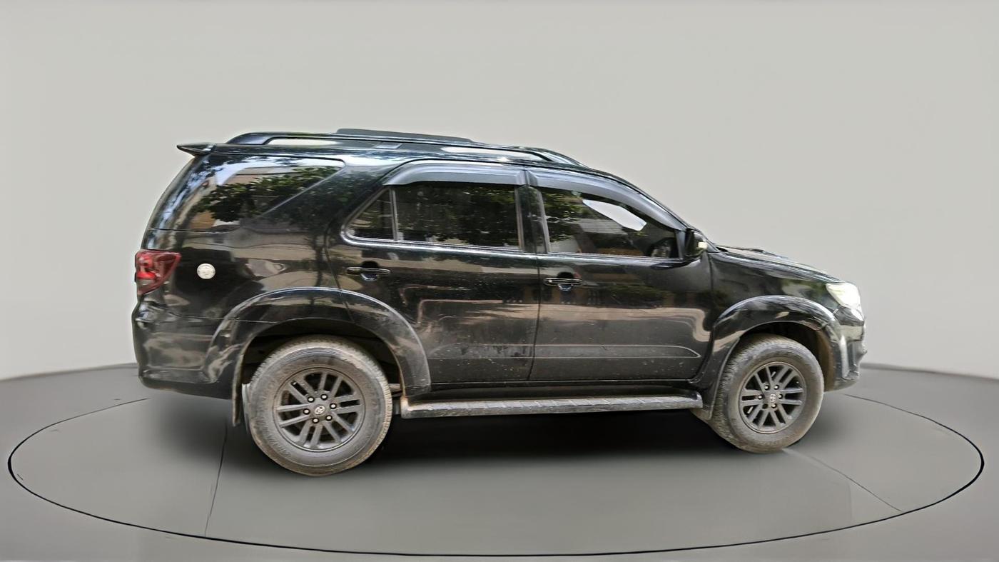 2015 Toyota Fortuner 3.0 4X2 AT, Diesel, Automatic, 2,03,658 km, exterior
