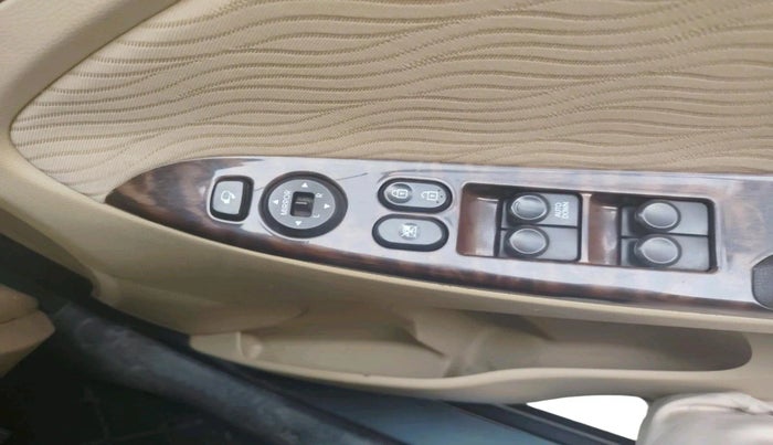 2012 Hyundai Verna FLUIDIC 1.6 CRDI SX, Diesel, Manual, 1,34,765 km, interior