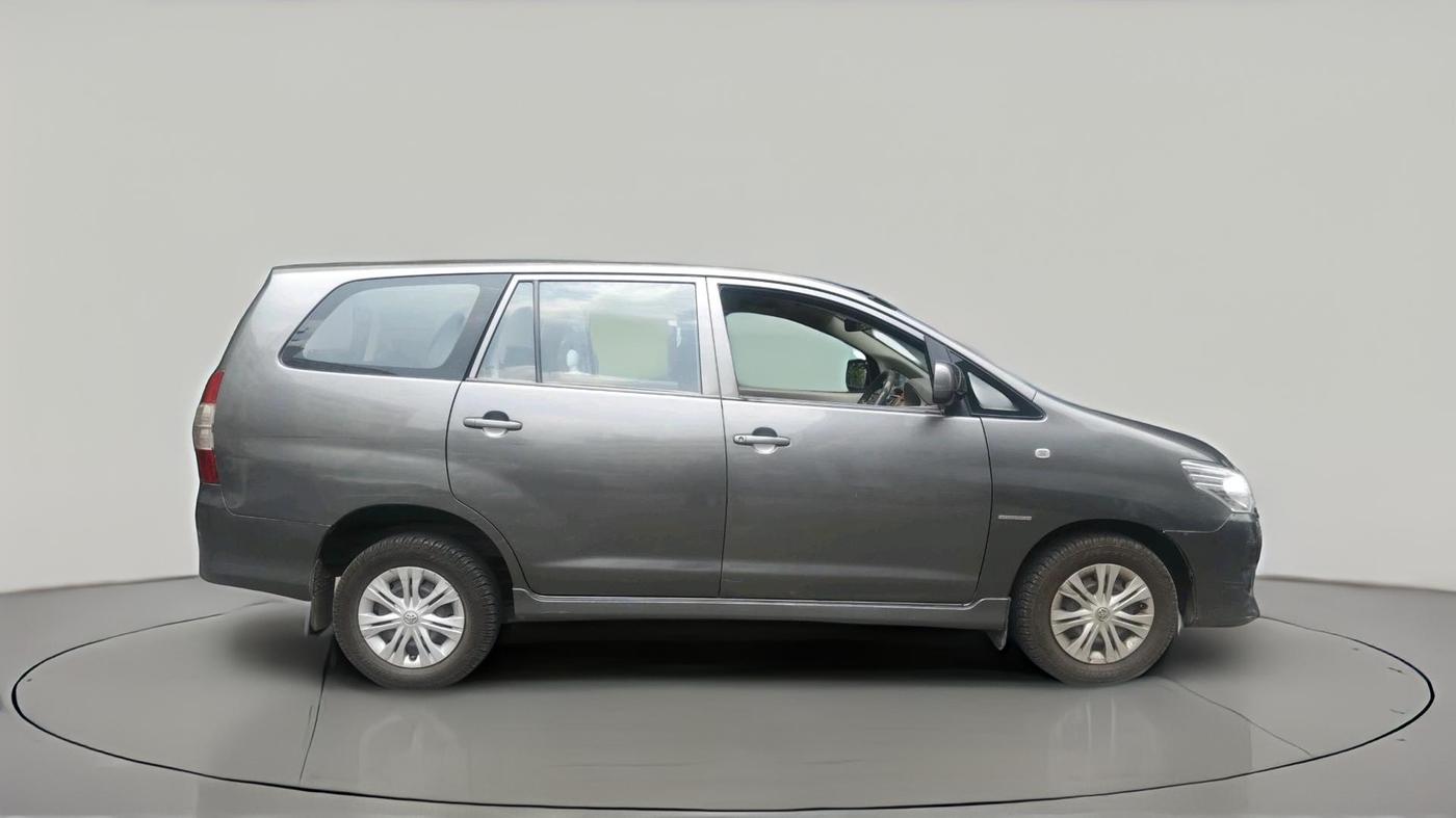 2012 Toyota Innova 2.5 GX 8 STR, Diesel, Manual, 1,69,861 km, exterior