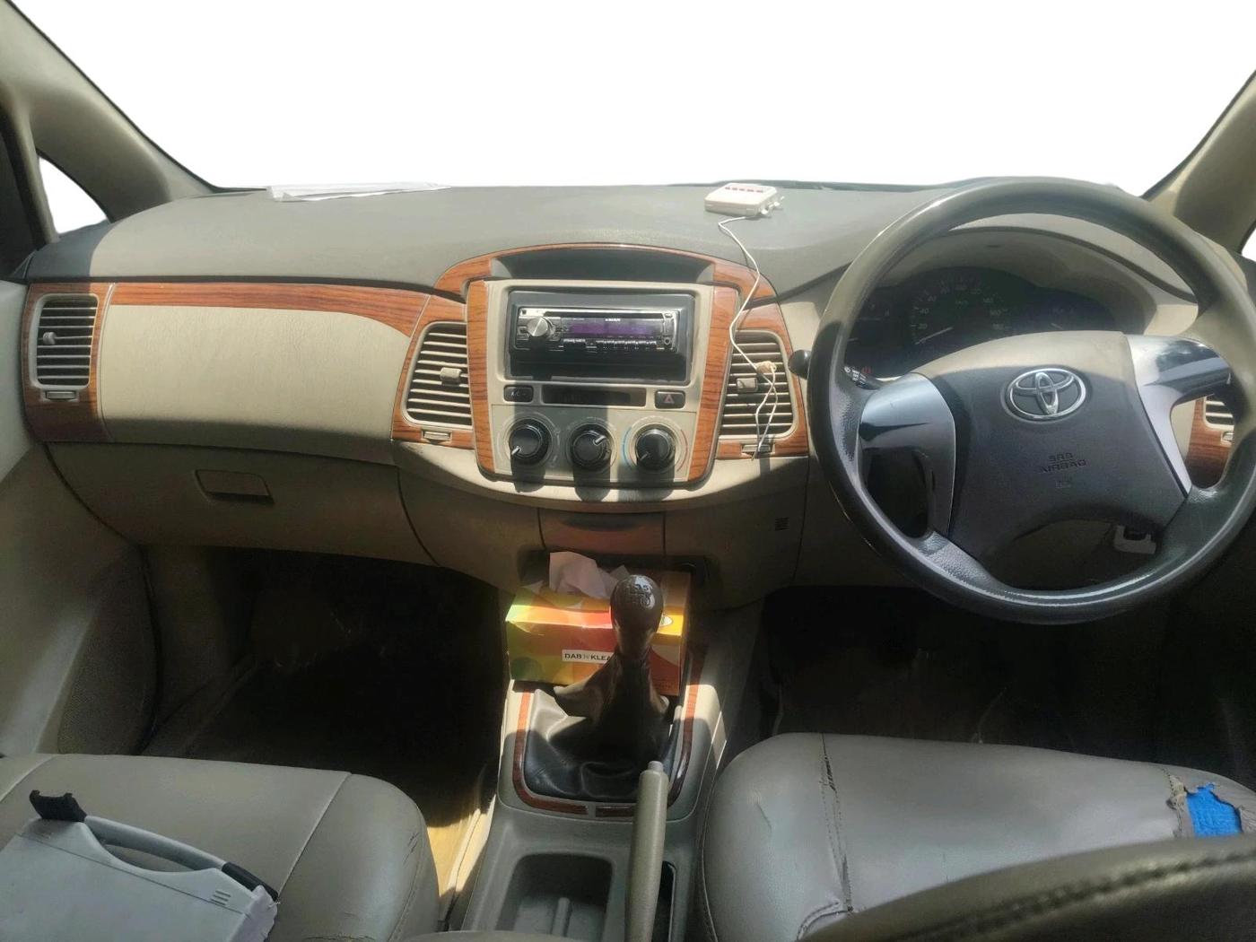 2012 Toyota Innova 2.5 GX 8 STR, Diesel, Manual, 1,69,861 km, interior