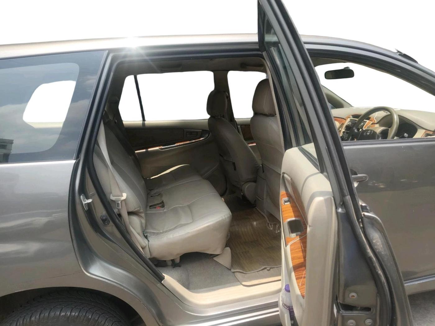 2012 Toyota Innova 2.5 GX 8 STR, Diesel, Manual, 1,69,861 km, interior