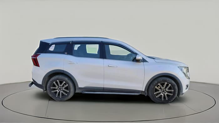 2024 Mahindra XUV700 AX 7 LUXURY P AT 7 STR, Petrol, Automatic, 49,450 km, exterior