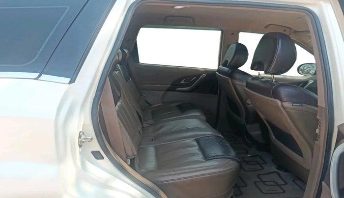 2013 Mahindra XUV500 W8, Diesel, Manual, 1,96,928 km, interior