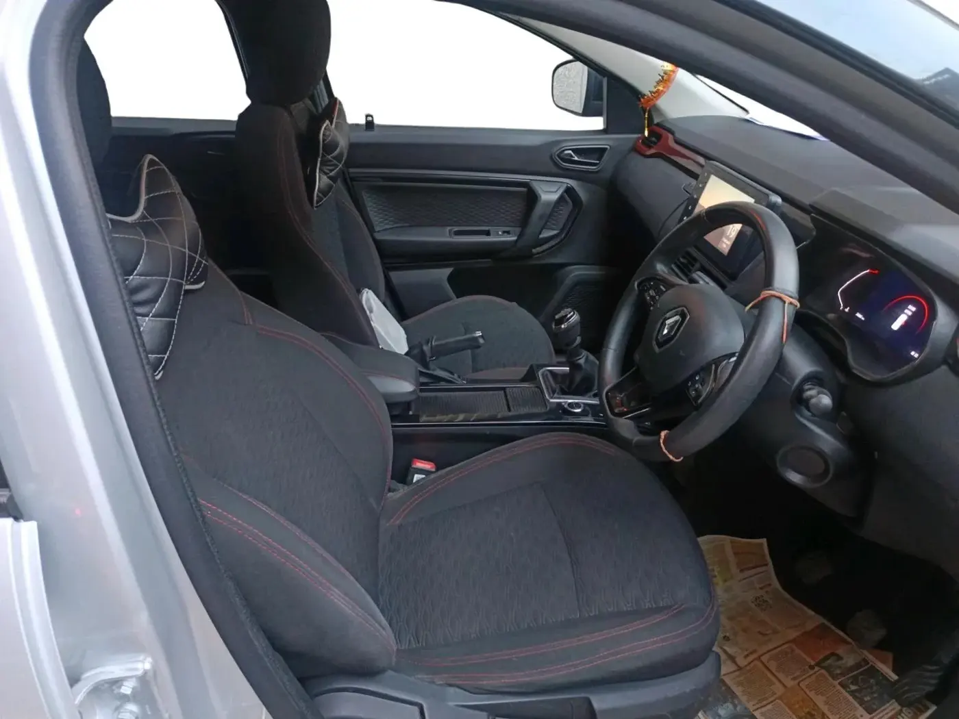 2022 Renault Kiger RXZ MT, Petrol, Manual, 26,366 km, interior