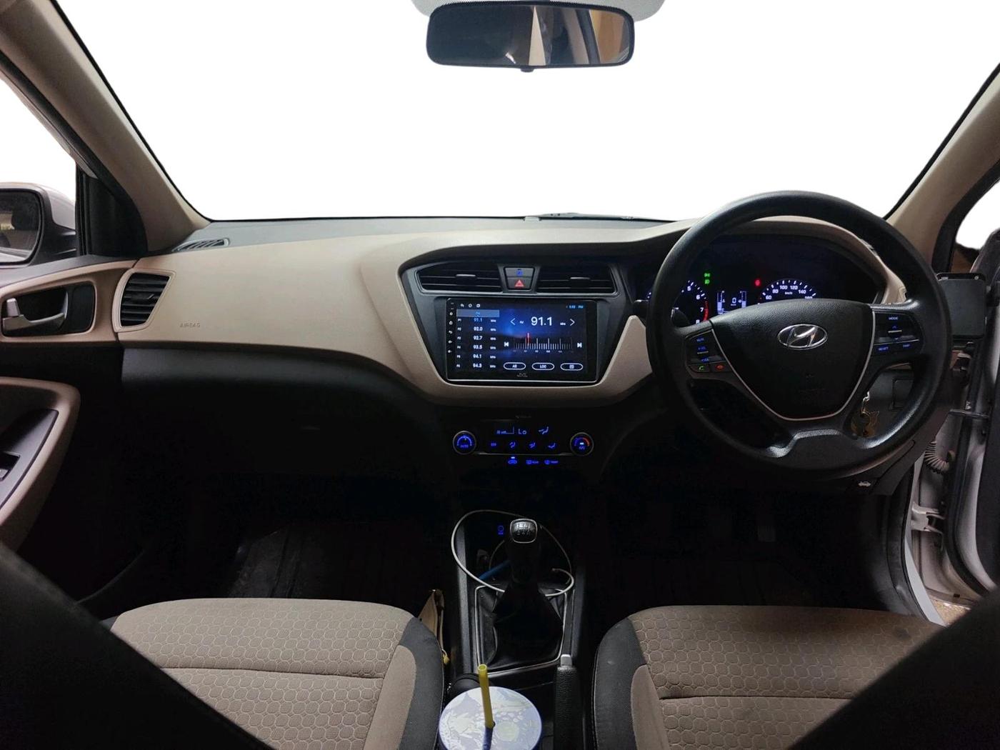 2017 Hyundai Elite i20 ASTA 1.2, Petrol, Manual, 1,02,591 km, interior