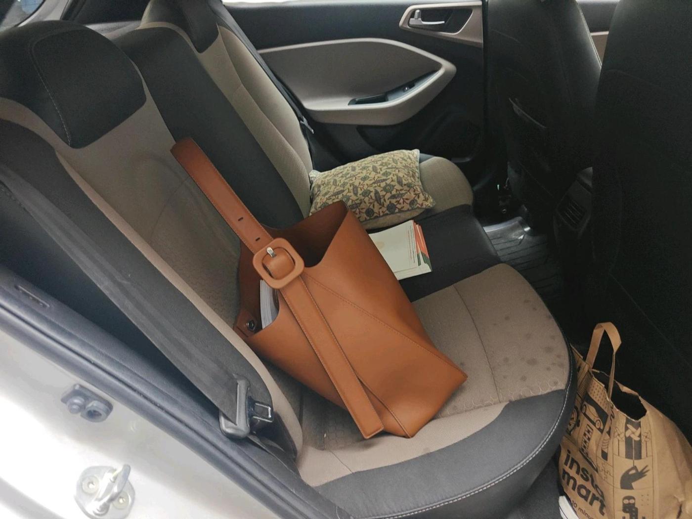 2017 Hyundai Elite i20 ASTA 1.2, Petrol, Manual, 1,02,591 km, interior