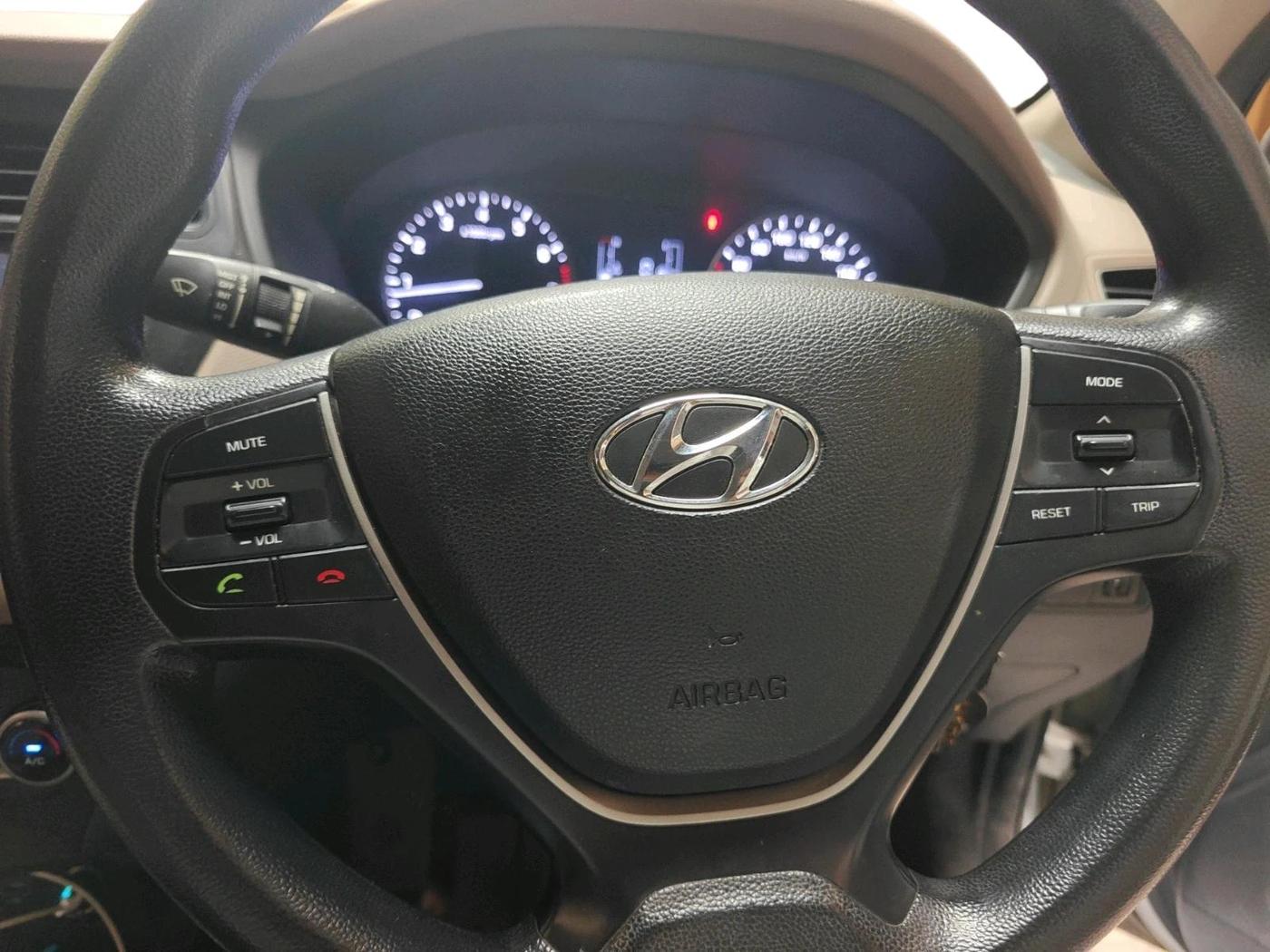 2017 Hyundai Elite i20 ASTA 1.2, Petrol, Manual, 1,02,591 km, interior