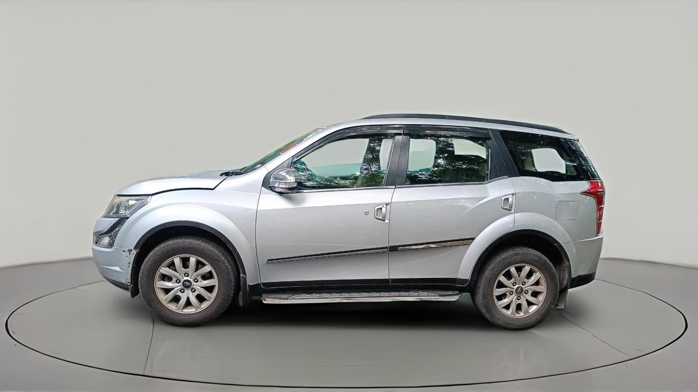 2016 Mahindra XUV500 W10 AT, Diesel, Automatic, 1,34,866 km, exterior