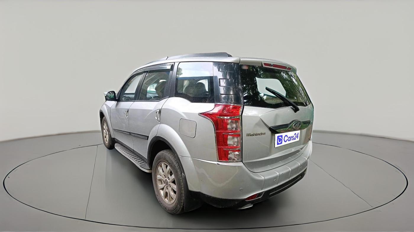 2016 Mahindra XUV500 W10 AT, Diesel, Automatic, 1,34,866 km, exterior