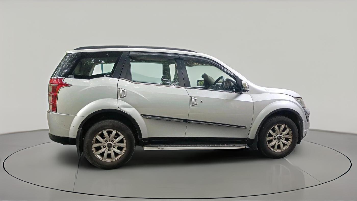 2016 Mahindra XUV500 W10 AT, Diesel, Automatic, 1,34,866 km, exterior