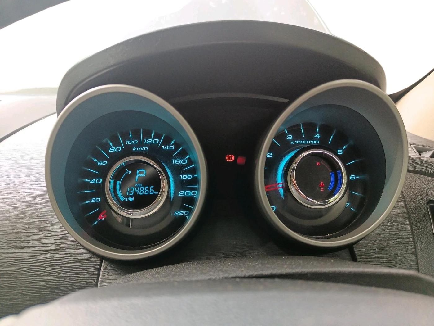 2016 Mahindra XUV500 W10 AT, Diesel, Automatic, 1,34,866 km, interior