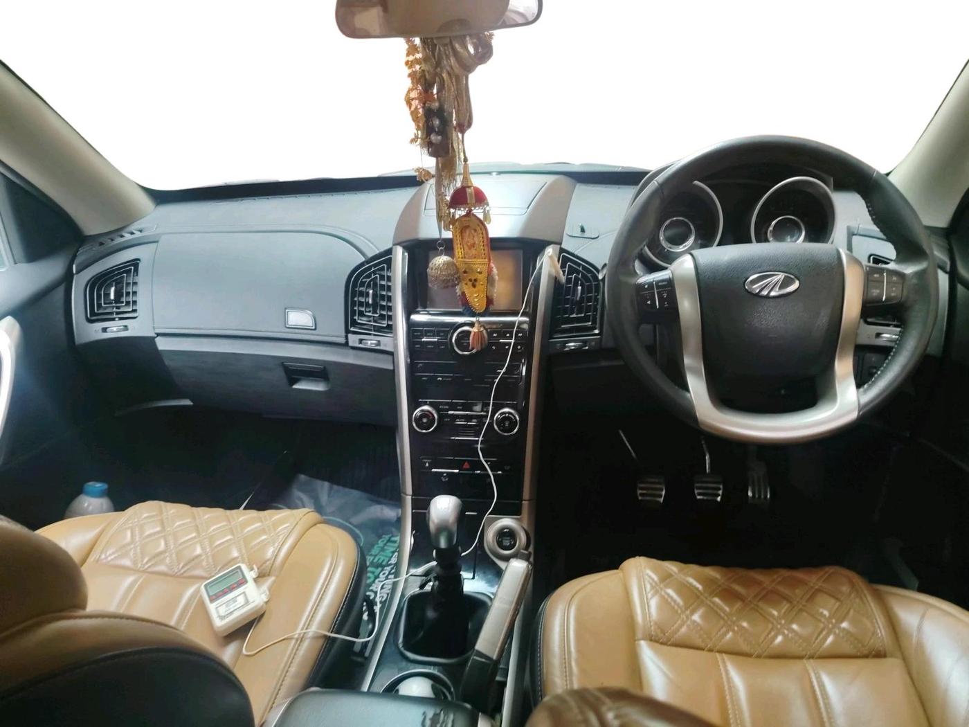 2018 Mahindra XUV500 W11, Diesel, Manual, 46,729 km, interior