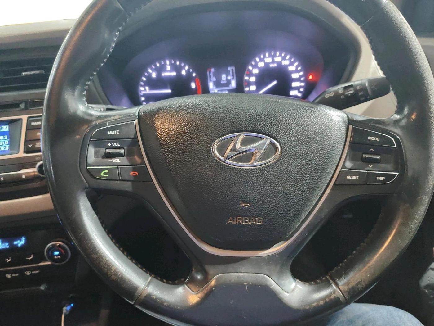 2014 Hyundai Elite i20 SPORTZ 1.4 CRDI, Diesel, Manual, 1,06,039 km, interior