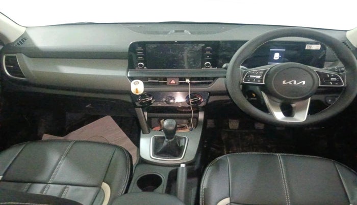 2025 KIA SELTOS  HTE 1.5 PETROL MT, Petrol, Manual, 1,033 km, interior