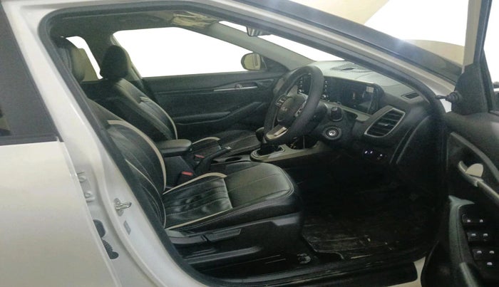 2025 KIA SELTOS  HTE 1.5 PETROL MT, Petrol, Manual, 1,033 km, interior