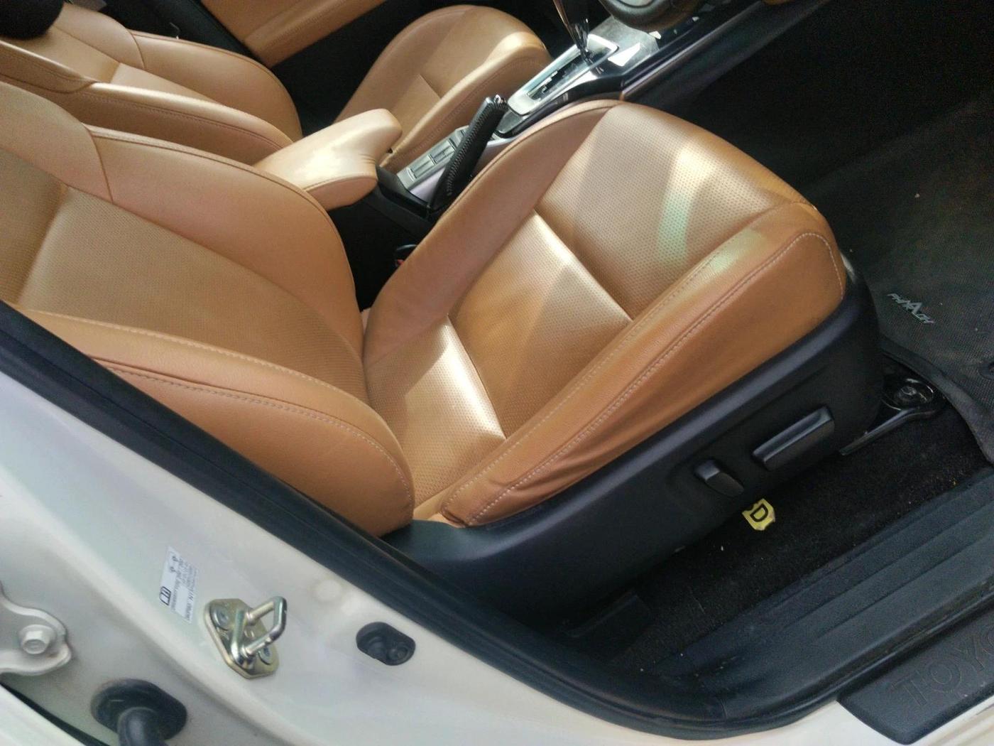 2022 Toyota Fortuner 4X2 AT 2.8 DIESEL, Diesel, Automatic, 49,823 km, interior