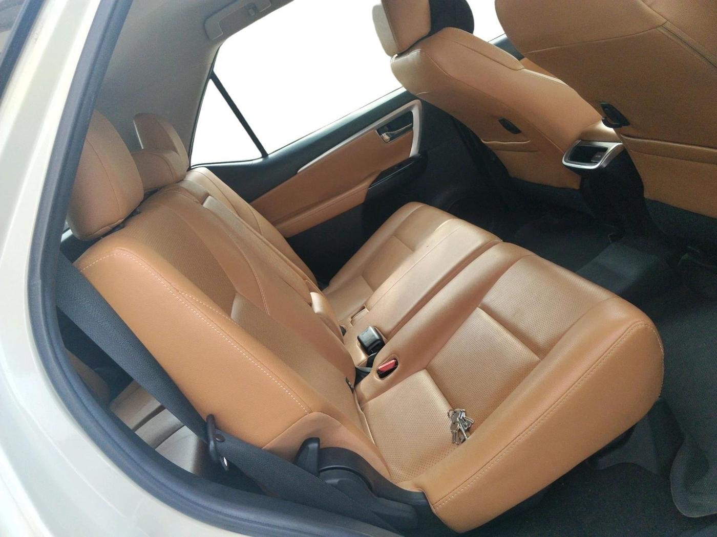 2022 Toyota Fortuner 4X2 AT 2.8 DIESEL, Diesel, Automatic, 49,823 km, interior