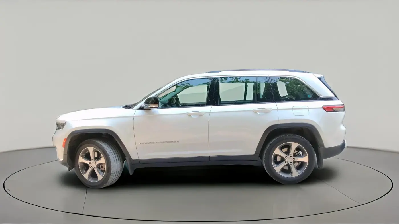 2022 Jeep GRAND CHEROKEE LIMITED (O) 4X4 AT, Petrol, Automatic, 64,265 km, exterior