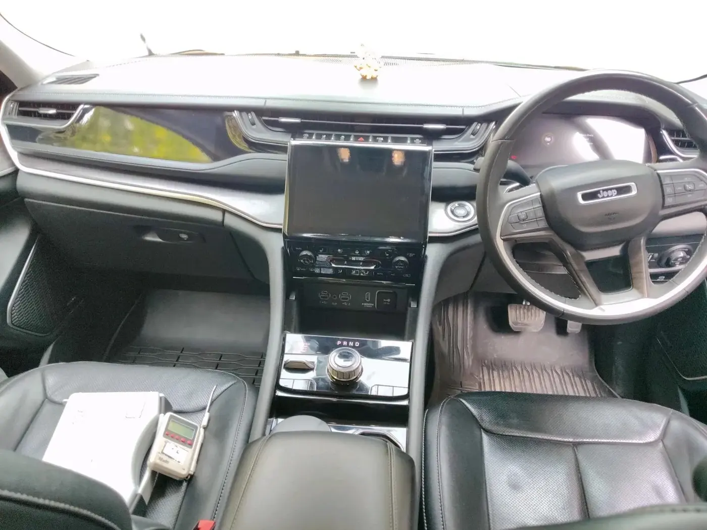 2022 Jeep GRAND CHEROKEE LIMITED (O) 4X4 AT, Petrol, Automatic, 64,265 km, interior