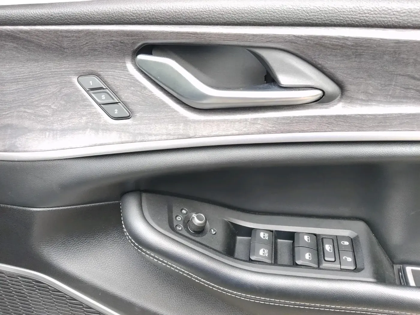 2022 Jeep GRAND CHEROKEE LIMITED (O) 4X4 AT, Petrol, Automatic, 64,265 km, interior