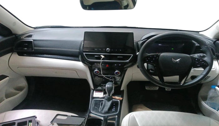 2024 Mahindra XUV 3XO AX7L 1.2 TGDi AT, Petrol, Automatic, 27,376 km, interior