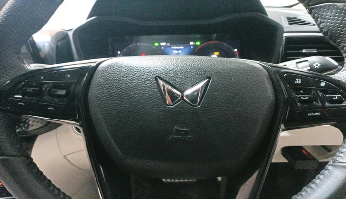 2024 Mahindra XUV 3XO AX7L 1.2 TGDi AT, Petrol, Automatic, 27,376 km, interior