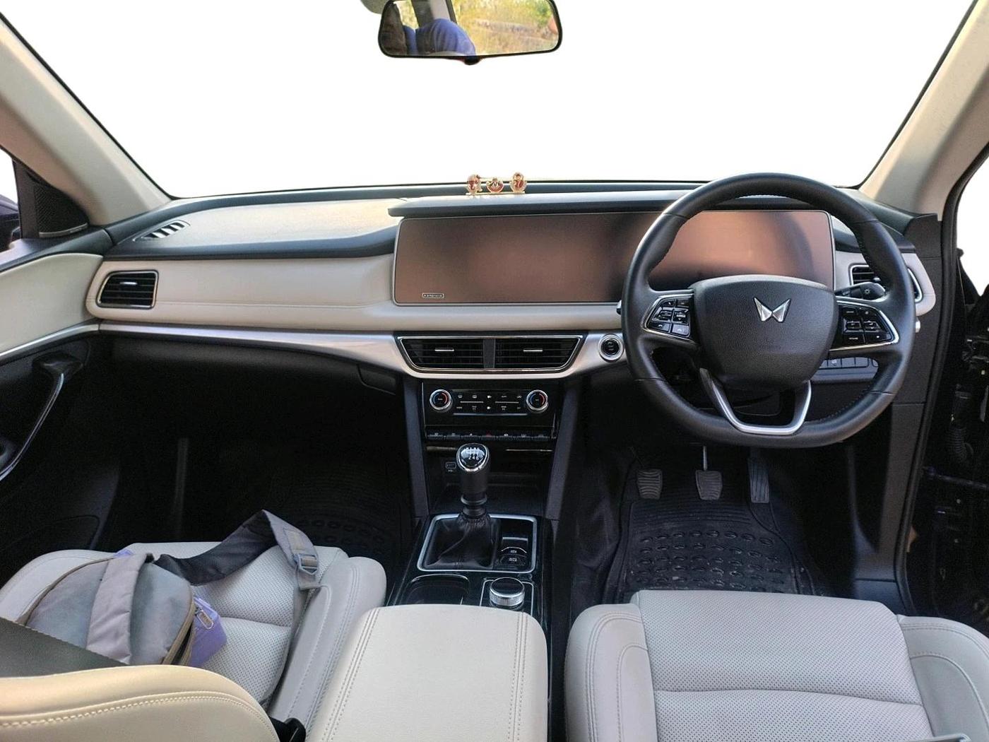 2024 Mahindra XUV700 AX 7 Luxury Pack D MT 6 STR, Diesel, Manual, 54,507 km, interior