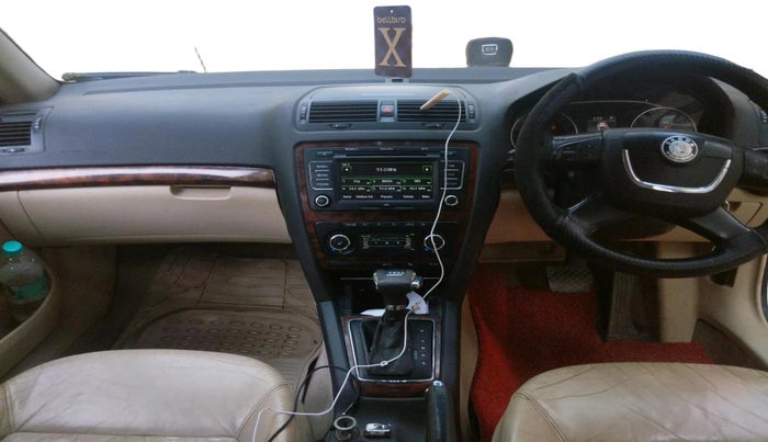 2011 Skoda Laura L&K 2.0 TDI AT, Diesel, Automatic, 1,48,216 km, interior