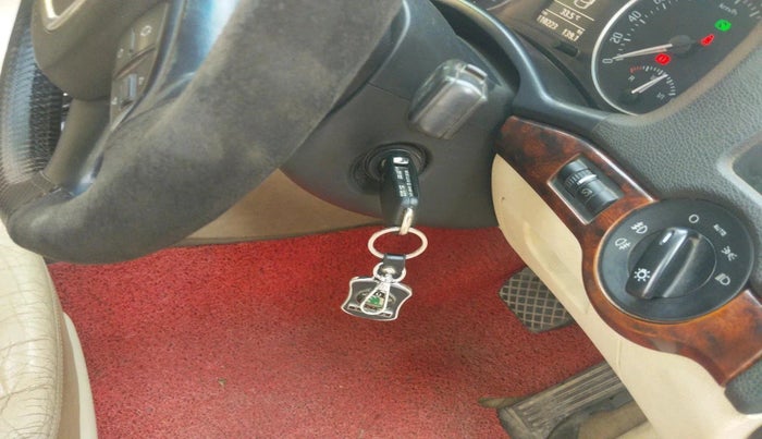 2011 Skoda Laura L&K 2.0 TDI AT, Diesel, Automatic, 1,48,216 km, interior