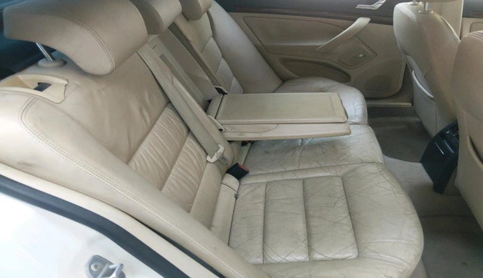 2011 Skoda Laura L&K 2.0 TDI AT, Diesel, Automatic, 1,48,216 km, interior